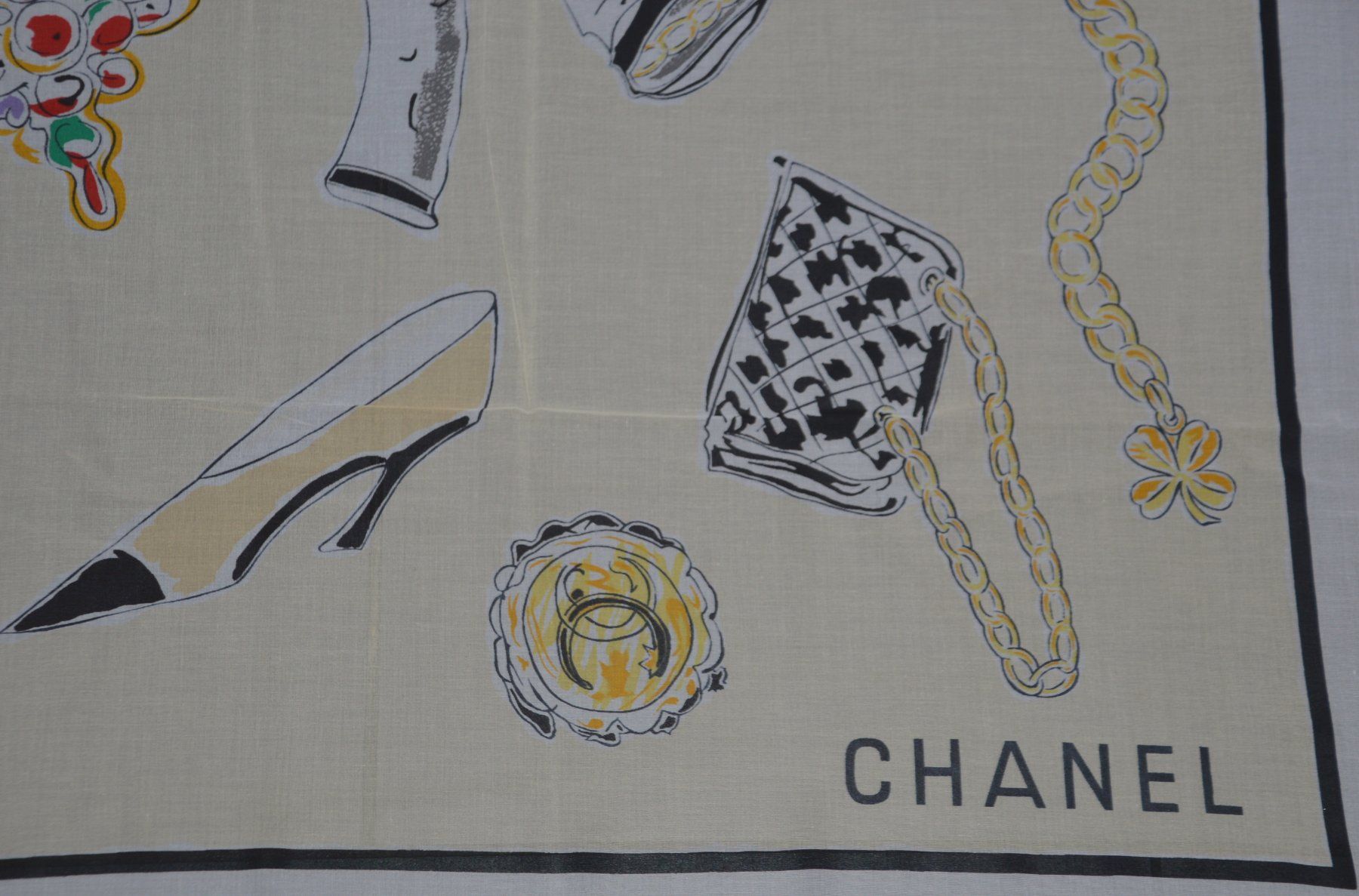 Chanel Foulard & Sciarpe: Schal Chanel châle – Usato da Collonges venduto da Auganien 6