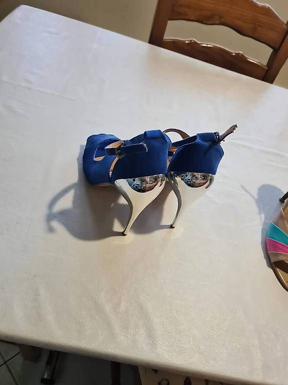 Scarpe da donna: sandales à talons – Usato da La Croix (Lutry) venduto da azzura01 3