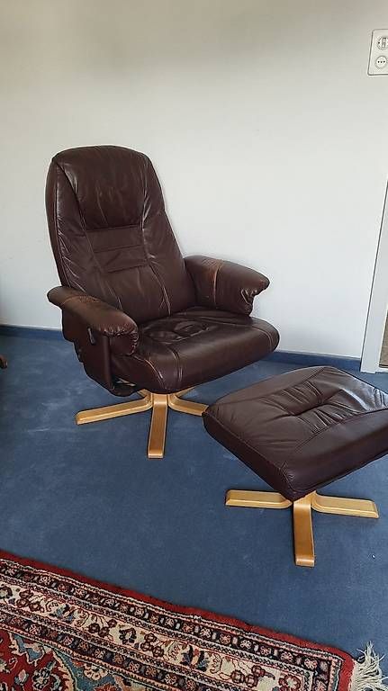 Poltrone: Gemütlicher Sessel mit Fusshocker – Usato da Oberuzwil venduto da sus_5vxh