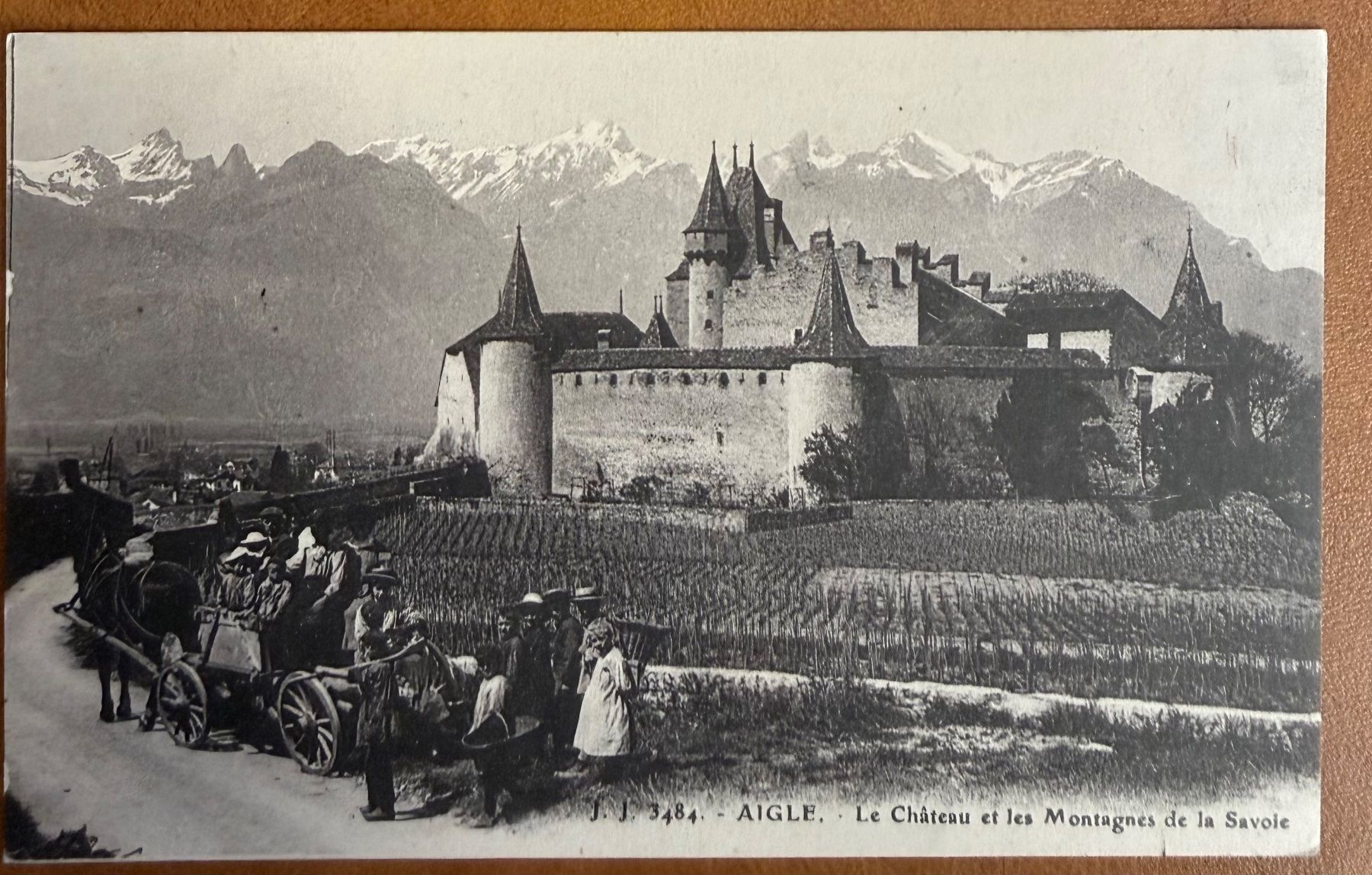 Cartoline postali: Aigle - Famille devant le Château – Usato da Lutry venduto da Ediego