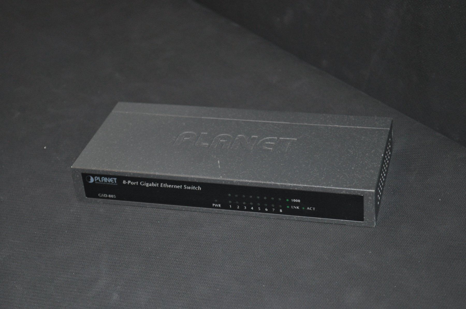 Hub & Switch: 8-Port Gigabit Ethernet Switch – Usato da Zizers venduto da Digitag0 1
