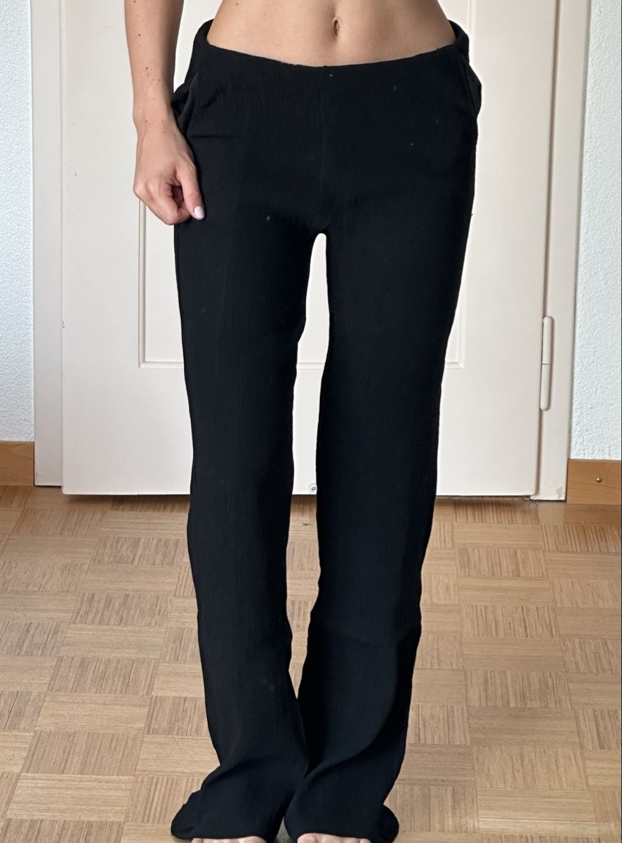 Bershka Hosen: Black thin trousers  – Gebraucht aus Orvin von mboder 3