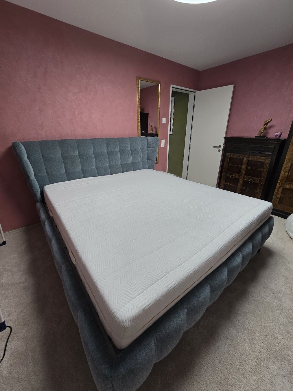 Betten: Bett mit Rost und Matratze 180x200 – Gebraucht aus Stein am Rhein von dom_k28v