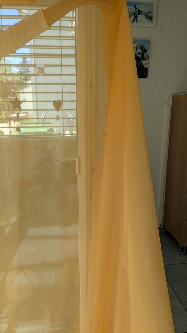Pfister Tende: Vorhang Apricot (2/3) – Usato da Oberweningen venduto da Ramre 1