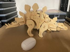 3D-Roboter-Holzpuzzle eines Stegosaurus der Firma R