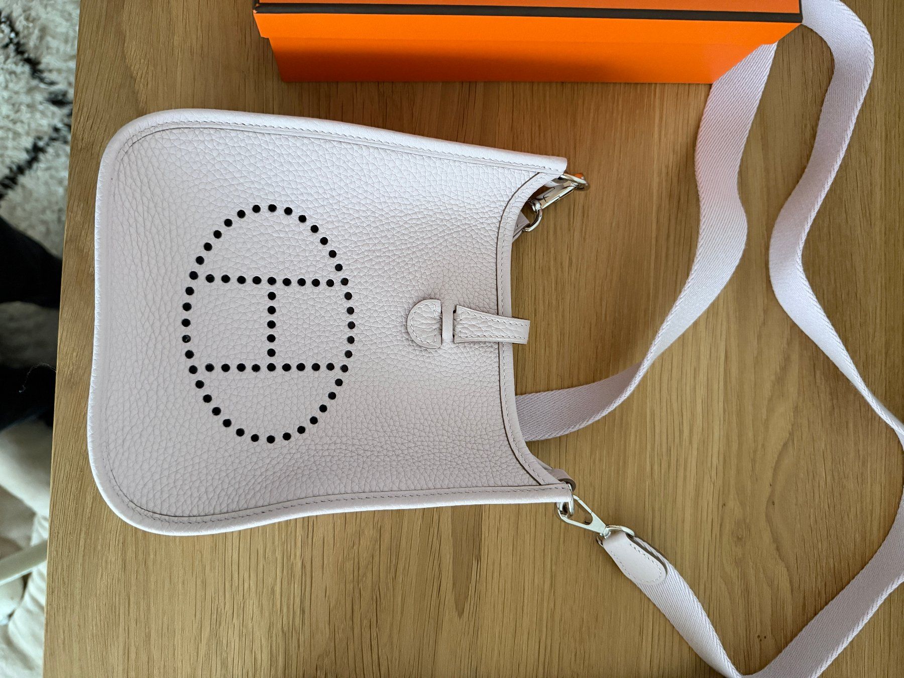 Hermès Sonstige Kleidung & Accessoires: HERMÈS Evelyne 16 mauve pale – Gebraucht aus Villars-sur-Glane von frapple92 4