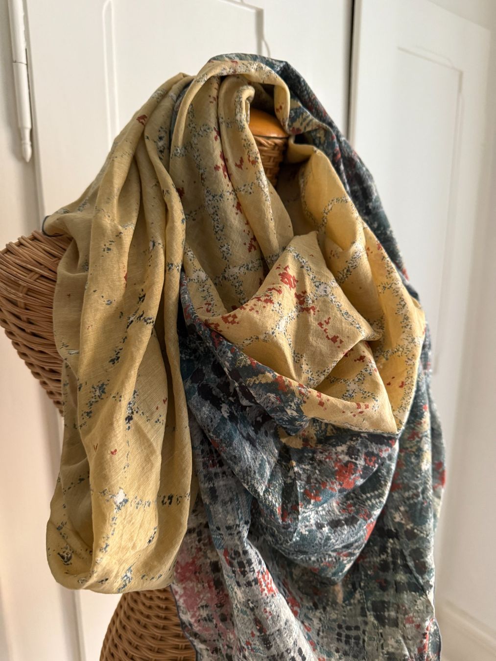 Manila Grace Foulards & écharpes: MANILA GRACE - Tuch beige-grau gemustert – D'occasion à Zürich par Diazaio 1