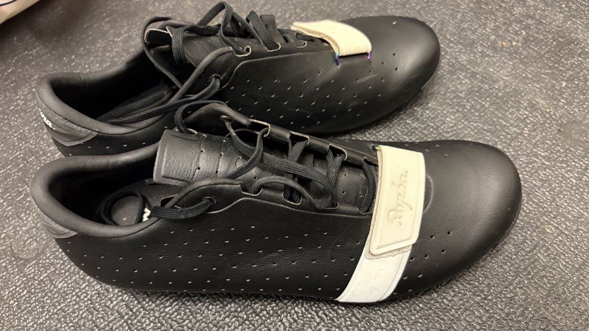 Rapha Scarpe da uomo: Rapha Carbon Rennradschuhe schwarz Grösse 42 – Usato da Hinwil venduto da MattyT17