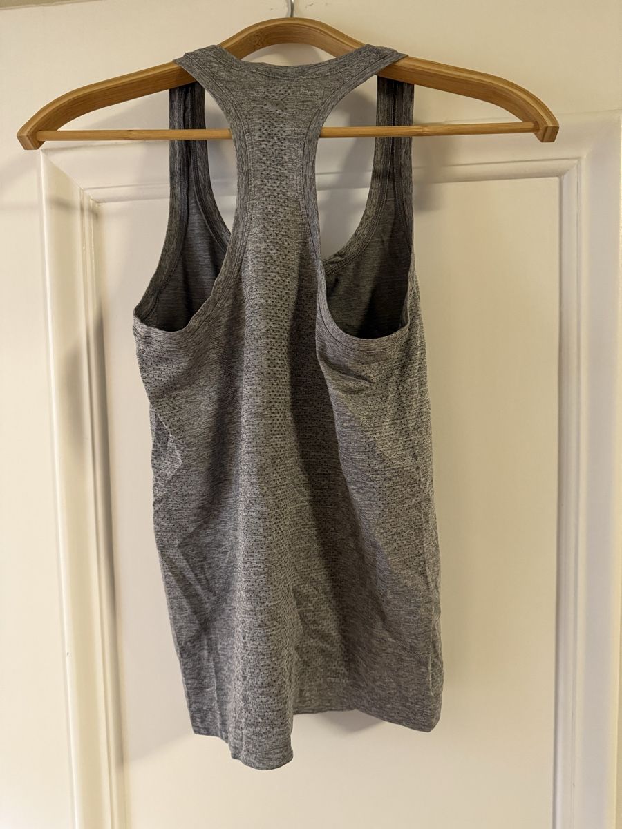 Lululemon Top: Lululemon Swiftly Tech Tank Top Grey – Usato da Zürich venduto da mul_ldm9 1
