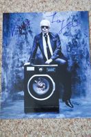 Karl Lagerfeld - Autogramm auf Foto