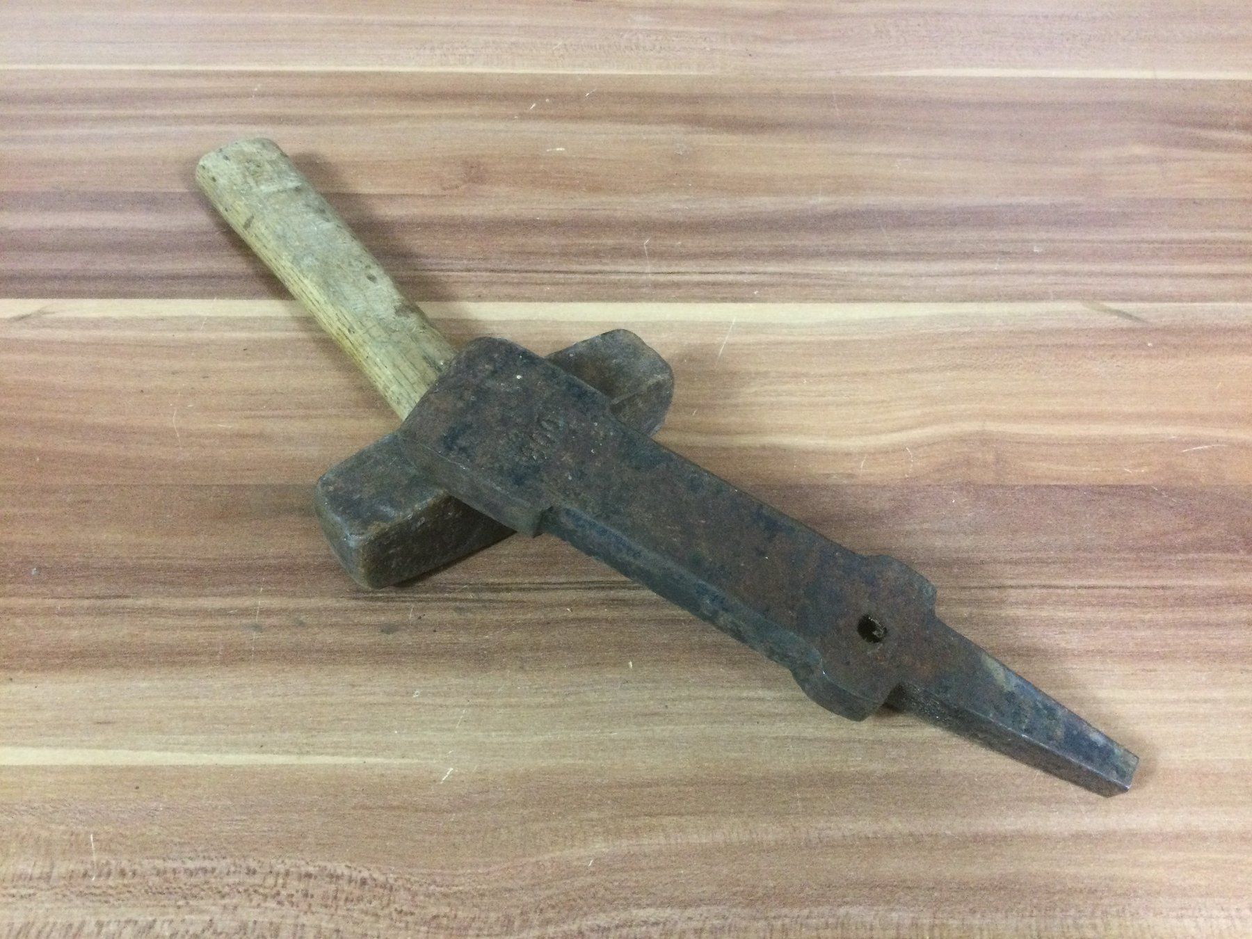 Attrezzi da lavoro: Gebrauchter alter Dängeli Amboss mit Hammer – Usato da Wangen SZ venduto da kuriosum12 6