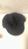 Warme, schwarze Strickmütze mit Schirm für den Winter!