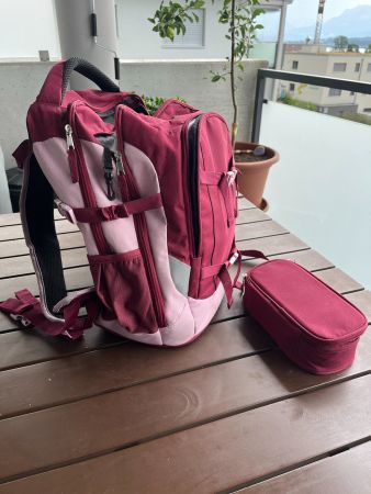 Schulranzen pink/rot mit Federmäppchen gut erhalten
