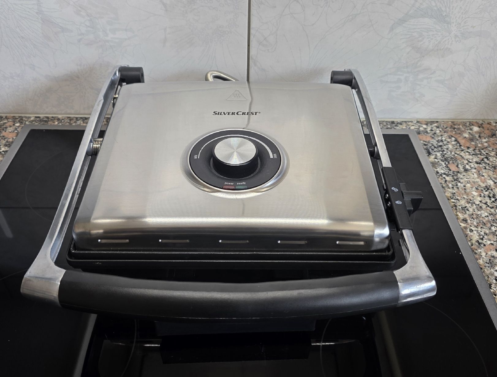 SilverCrest Elettrodomestici da cucina: Silvercrest Kontaktgrill Panini Maker 2000W SPM 2000 D2 Edel – Usato da Aarau venduto da oiraD89