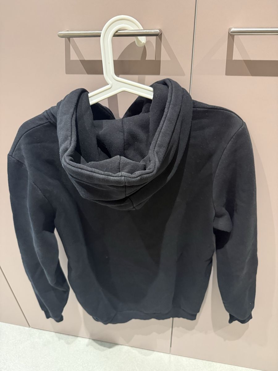 Maglioni & Felpe: Kapuzenpullover Grösse S schwarz  – Usato da Maienfeld venduto da griti666 2