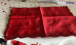 🎄 Festliche Tischsets in Rot mit Stechpalmen-Stickerei🎄