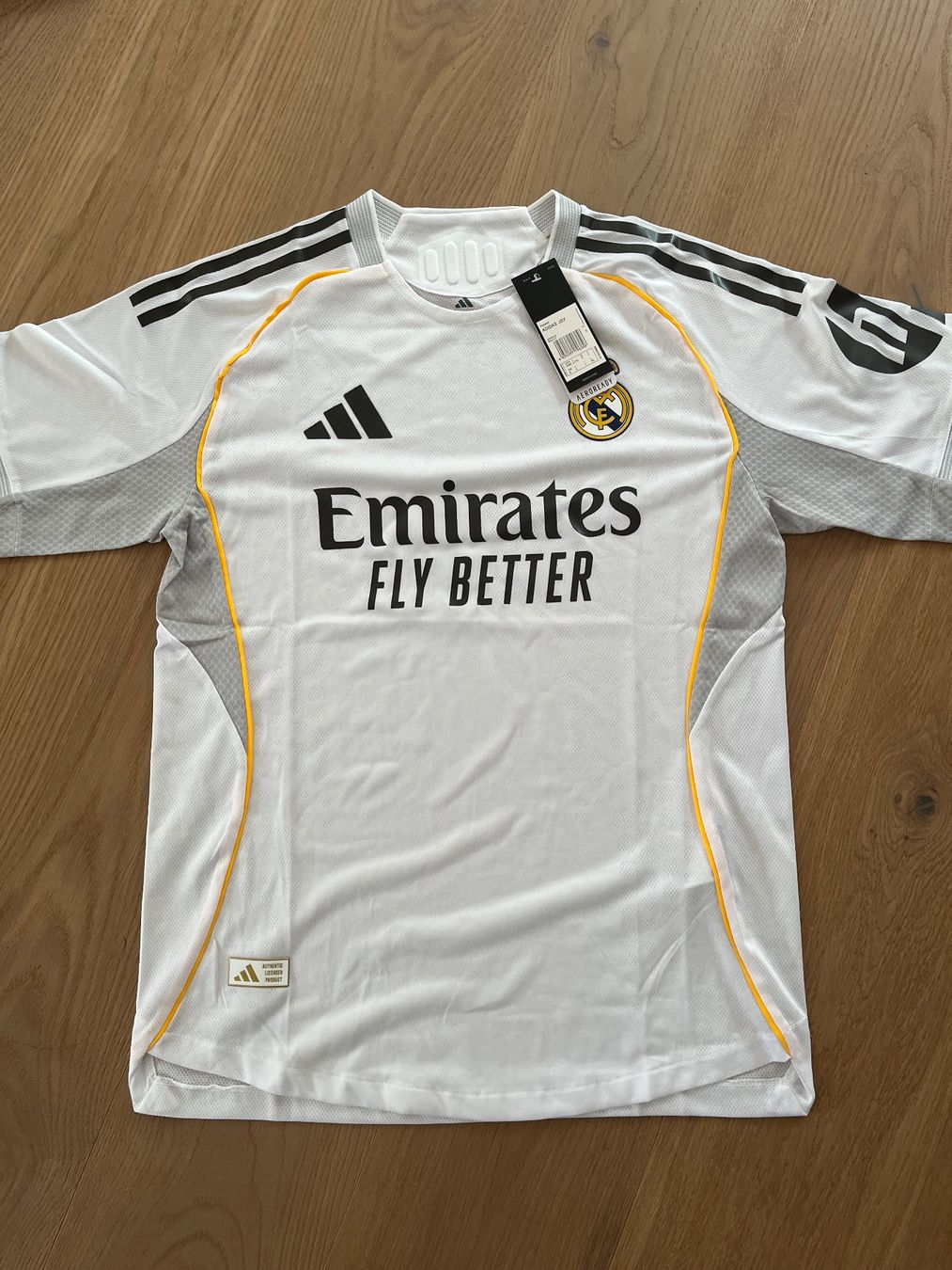 Canottiere & Pantaloni: Fussballtrikot – Nuovo e nell'imballaggio originale da Rorschacherberg venduto da Snowwomen