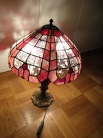 neuwertige sehr grosse Tiffany Tischlampe mit Bronzefigur