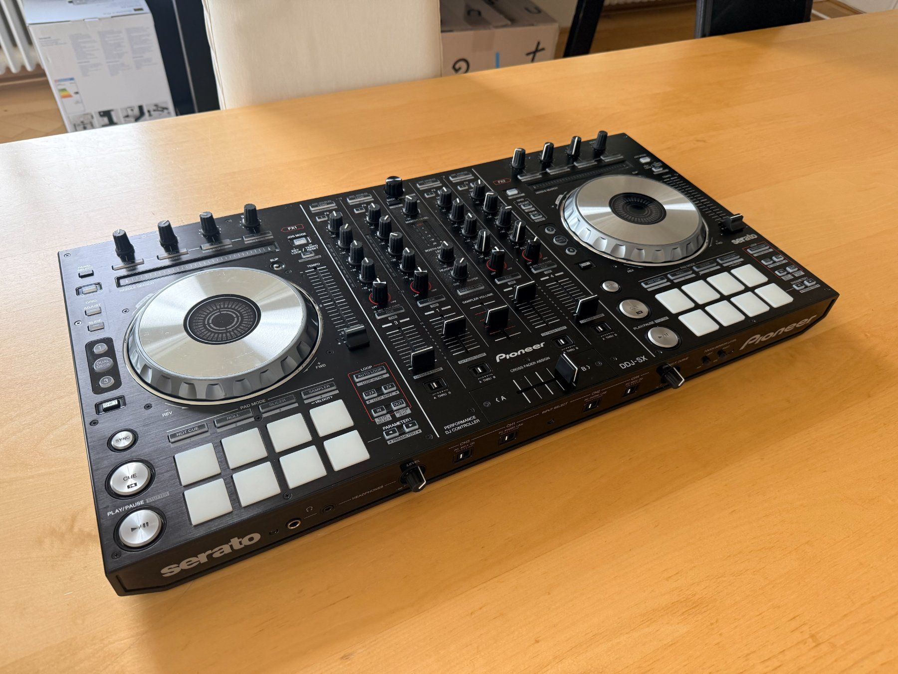 Pioneer Console di mixaggio: Pioneer DDJ-SX DJ + Magma case – Usato da St. Gallen venduto da JimmyGPT 5