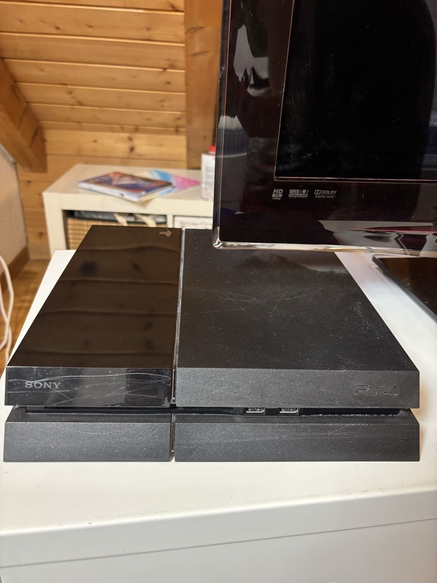 Sony Console: Playstation 4 mit 3 Controllern und Ladestation – Usato da Wallisellen venduto da ketanine