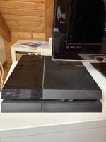 Playstation 4 mit 3 Controllern und Ladestation