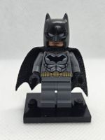 Lego Batman sh0151 Batman - Dark Bluish Gray Suit, Gold Belt
