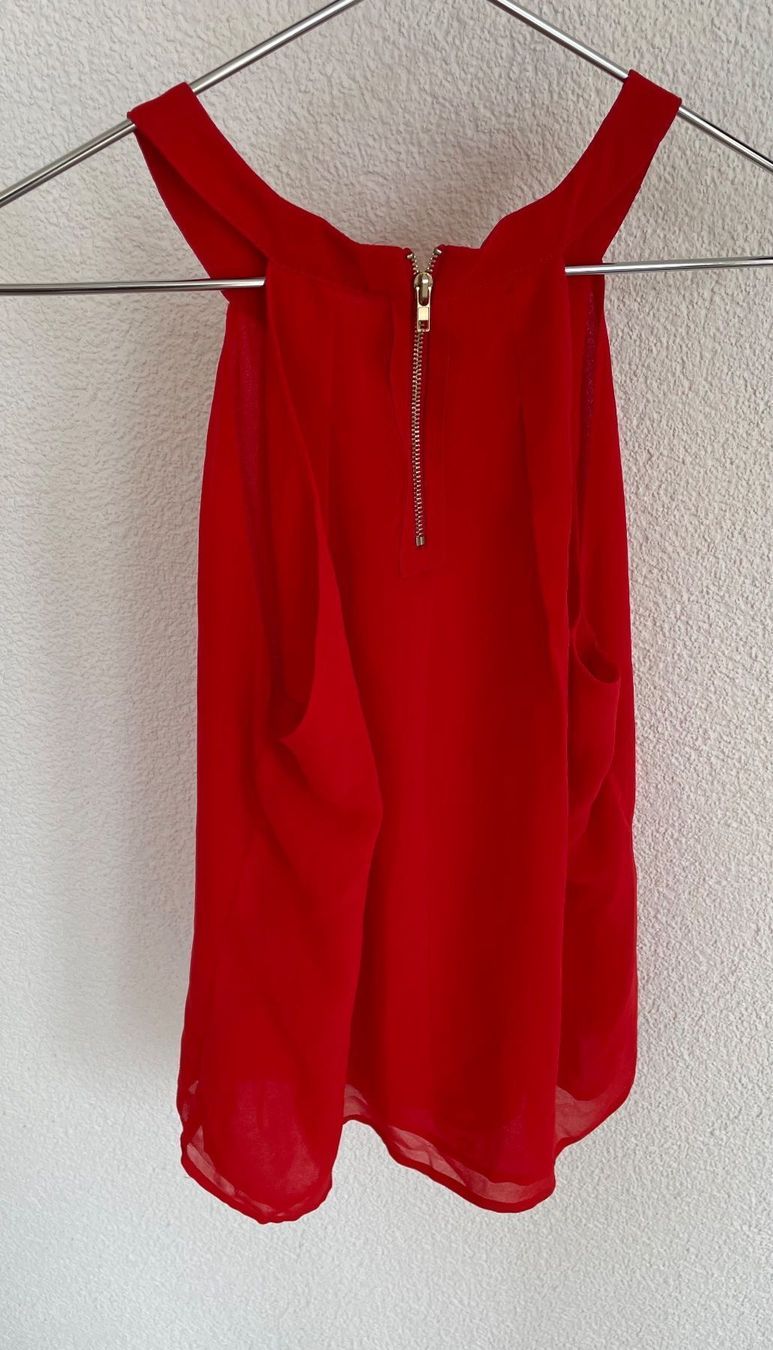 Blusen: Rote Bluse (S) schulterfrei mit Reisverschluss – Gebraucht aus Glattpark(Opfikon) von AydenM 1