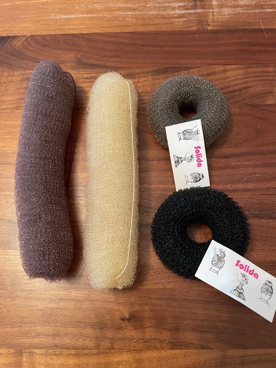 Accessori per capelli: Friesier Hilfe / Unterlagen Schaumstoff – Nuovo (secondo la descrizione) da Zug venduto da Namago