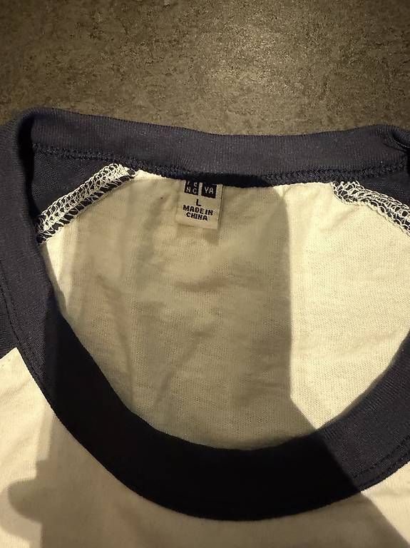 Pulls & Sweat-shirts: uniqlo longsleeve – D'occasion à Hünenberg See par broglisvintage 1