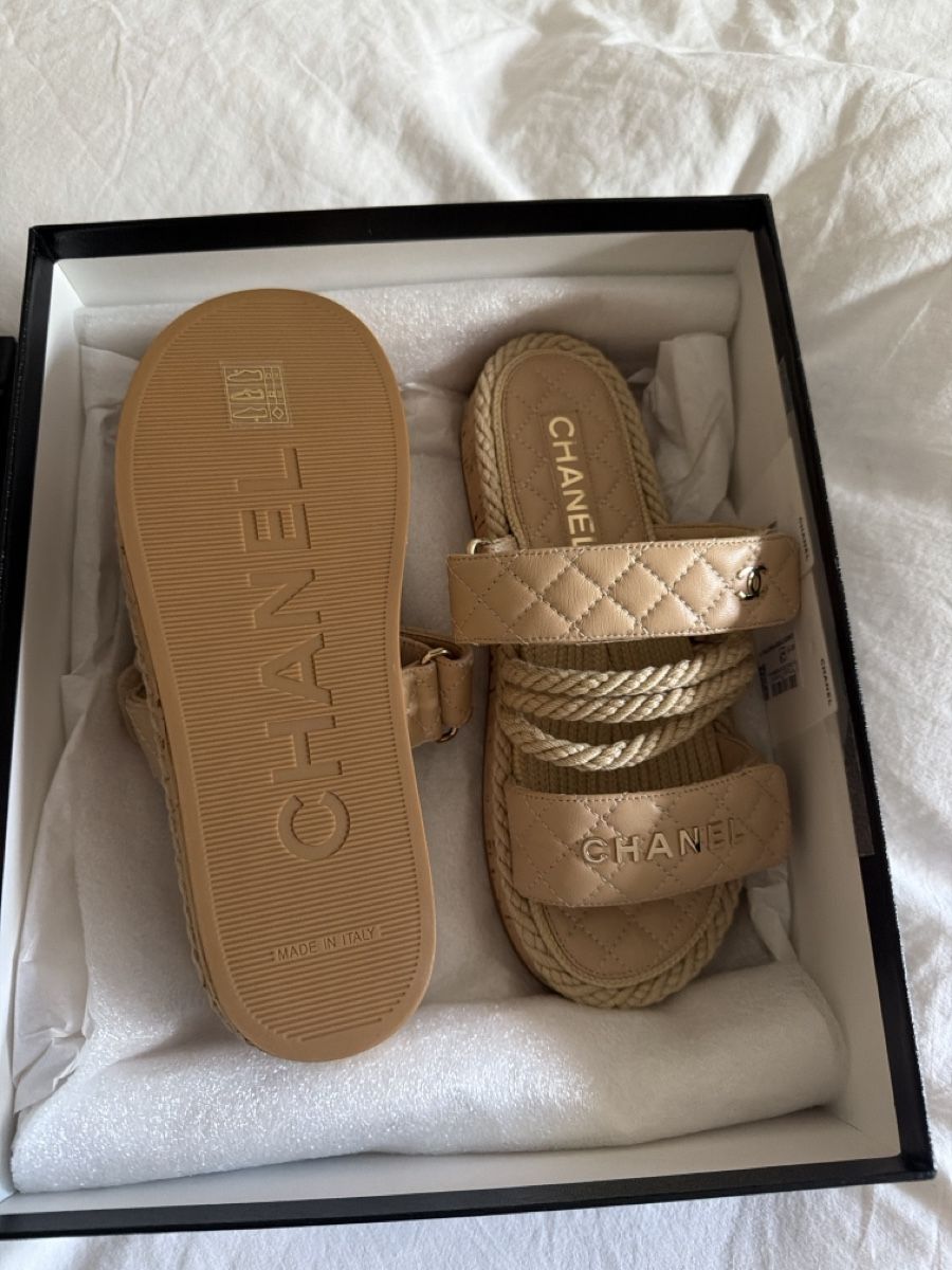 Chanel Scarpe da donna: Chanel Sandals beige raffia 37 – Nuovo e nell'imballaggio originale da Basel venduto da hea_slg8 2