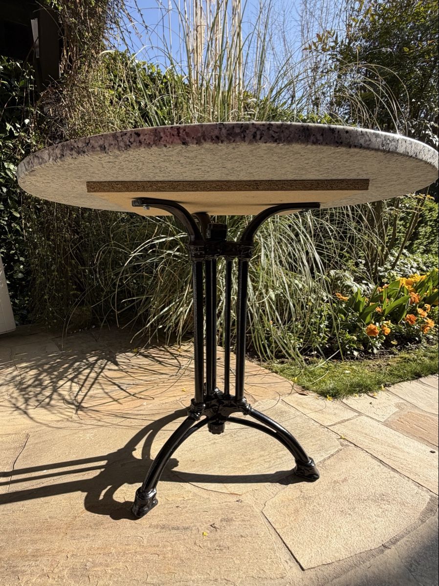 Tavoli: Petite table ronde dessus marbre – Nuovo (secondo la descrizione) da Genève venduto da flocon06 3
