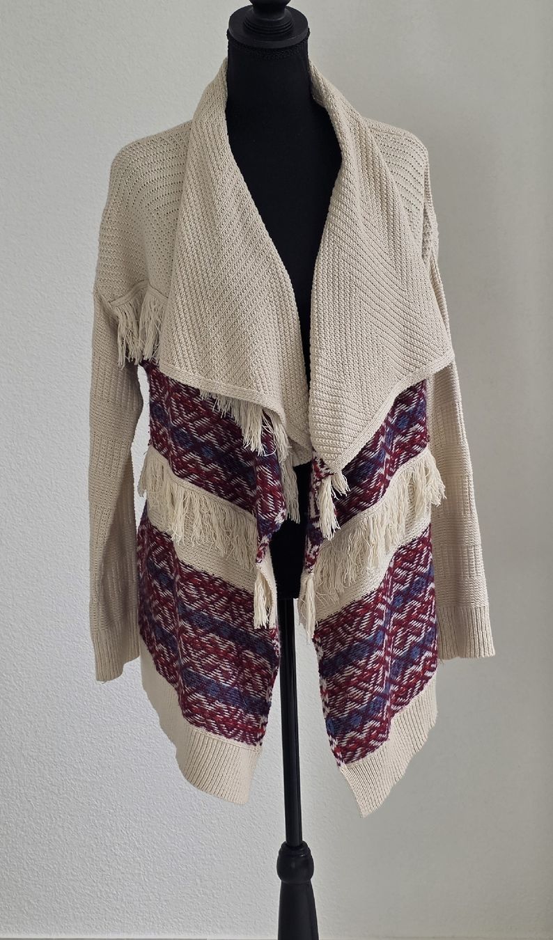 Esprit Jacken: Esprit Strickjacke mit Fransen beige Grösse S/M – Gebraucht aus Rheinsulz von Gilea