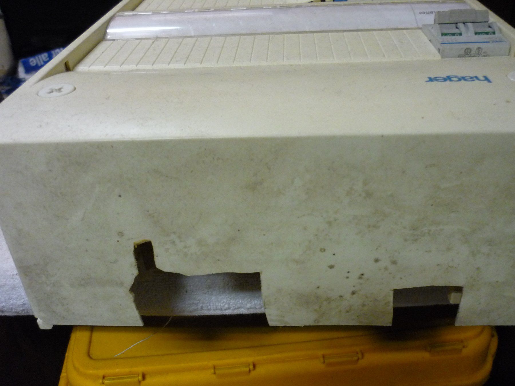 Hager Alimentazione elettrica: Elektroverteile auf Putz  3 Reihen. – Usato da Ebnat-Kappel venduto da chech 1