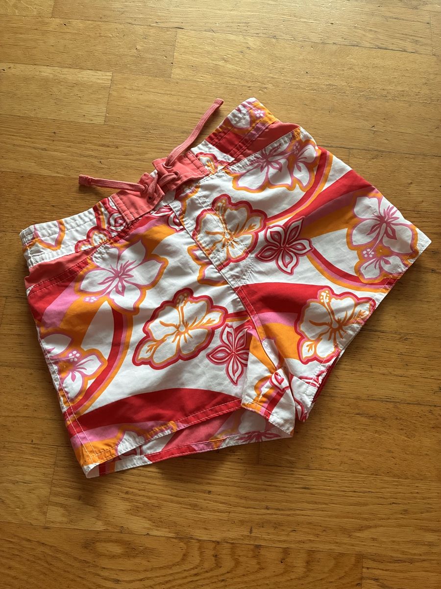 Badekleider & Bikinis: Schöne Badeshorts Gr. 140 – Gebraucht aus richterswil von lunamarie001