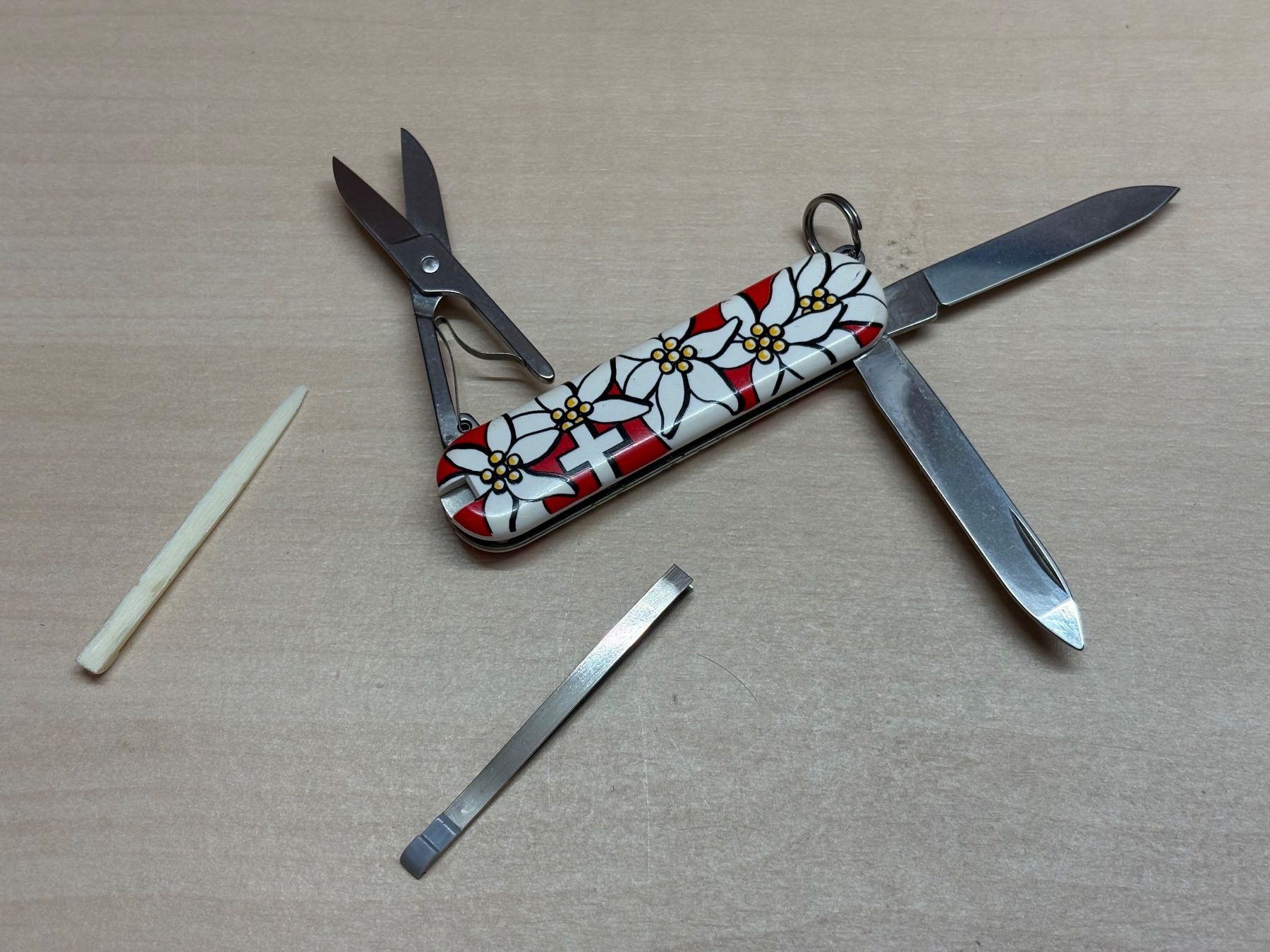 Victorinox Coltelli tascabile: Victorinox Classic SD Edelweiss – Usato da Rümligen venduto da Sibill 3