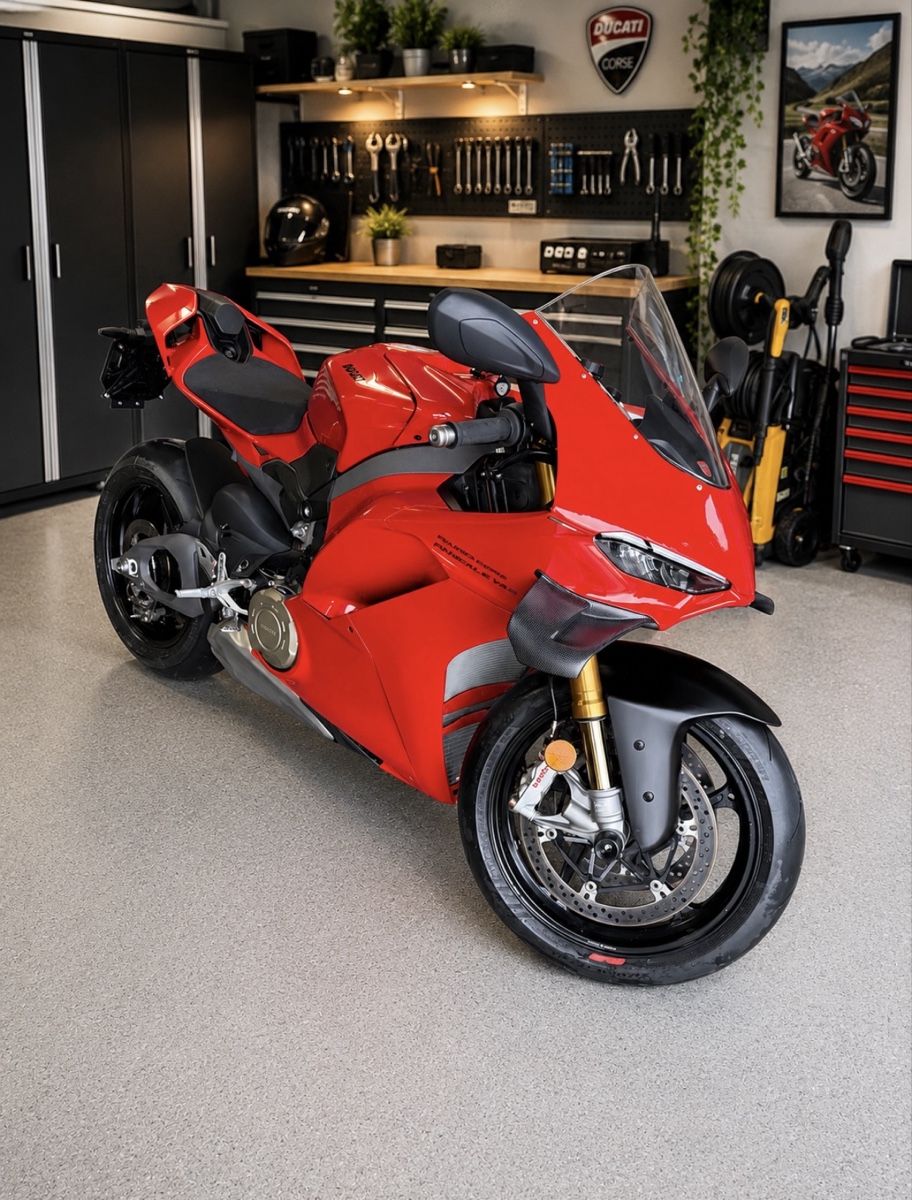 Ducati Strada: Ducati Panigale V4S 2025 – Usato da Scuol venduto da Maddidu