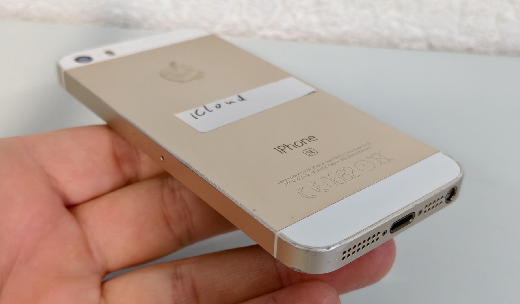 Apple Portables: iPhone SE Gold – Défectueux à Ehrendingen par Rocky985 2