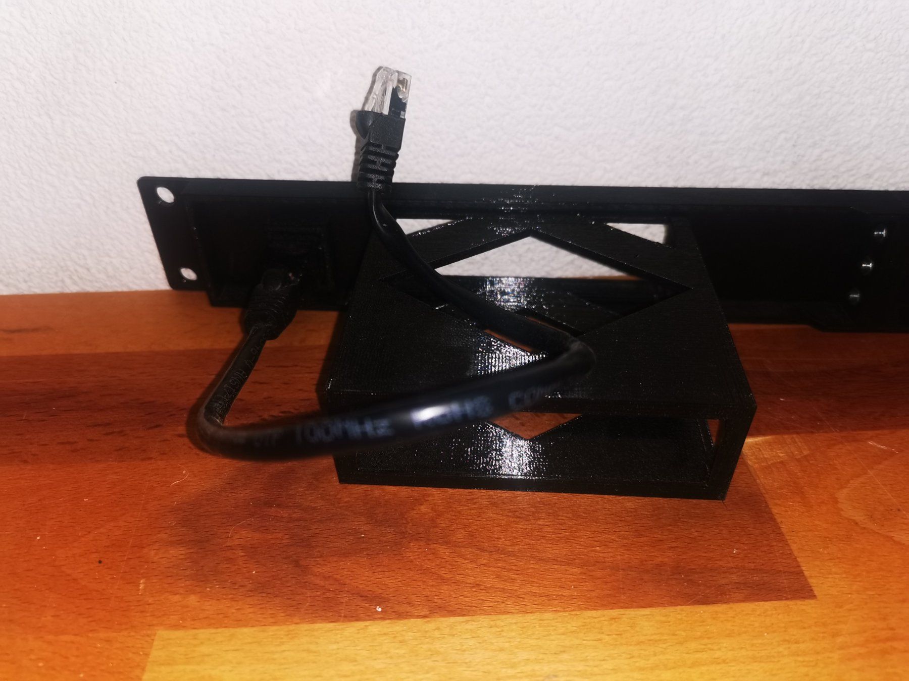 Racks & Cavalletti: Philips Hue 19" Rack Mount Set – Usato da Buchs ZH venduto da Sutoris 1
