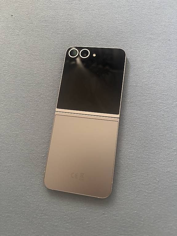 Telefoni cellulari / Smartphones: Samsung Galaxy Z Flip 6 – Usato da Morschach venduto da jer_j7gw 3