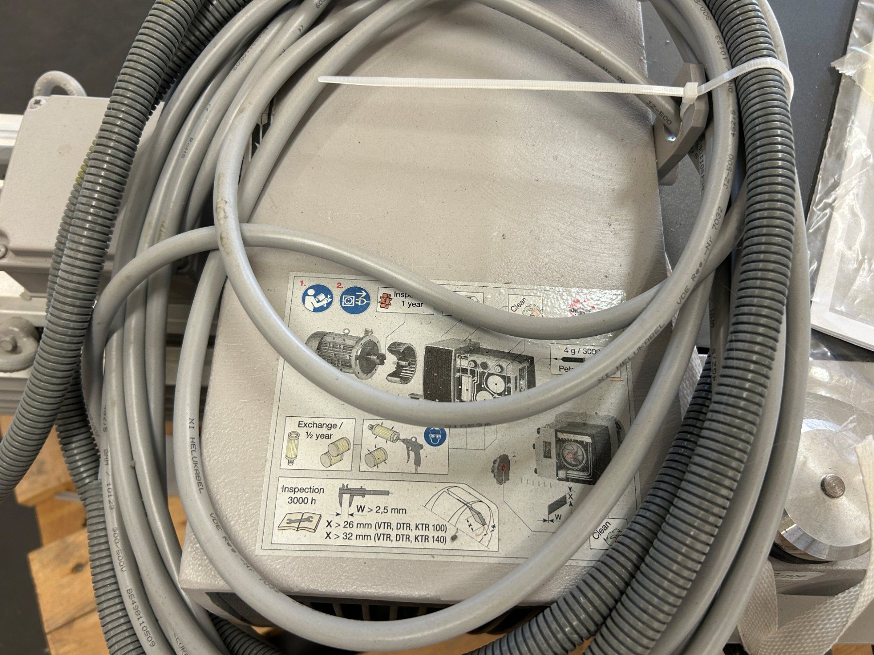 Accessori da laboratorio: Grosse Vakuumpumpe NEU – Nuovo (secondo la descrizione) da Zofingen venduto da Maschinenfabrik 3