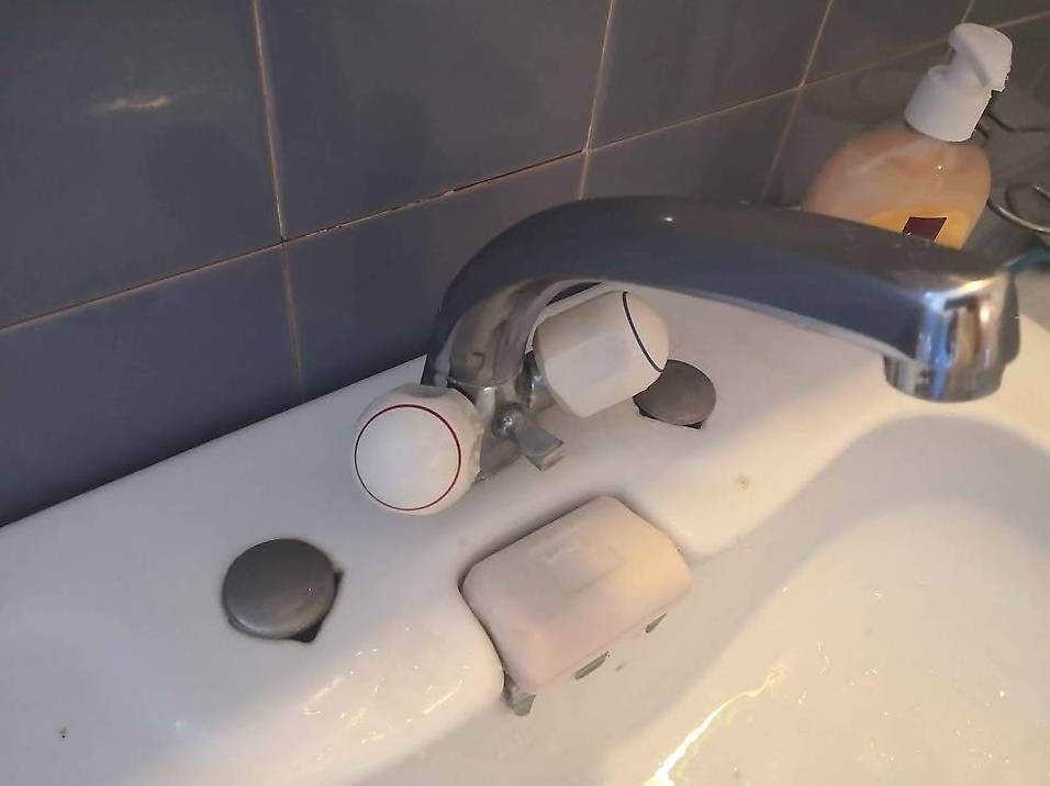 Rubinetteria: Lavabo + divers robinets à donner  – Usato da Senarclens venduto da P.almeida 4