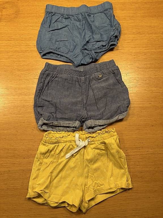 Hosen: Hosen kurz  Gr. 86 3x 6.- – Gebraucht aus Emmenbrücke von tanali