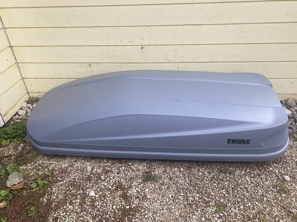 Thule Box da tetto: Coffre de toit/ Dachbox Thule avec barres – Usato da Palézieux-Village venduto da eschmitt410