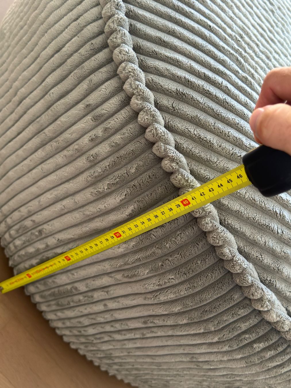 Poltrone: Sitzsack / Hocker /  Pouff aus Cord Grau von ICON – Usato da Bern venduto da clumsyAvocado 3