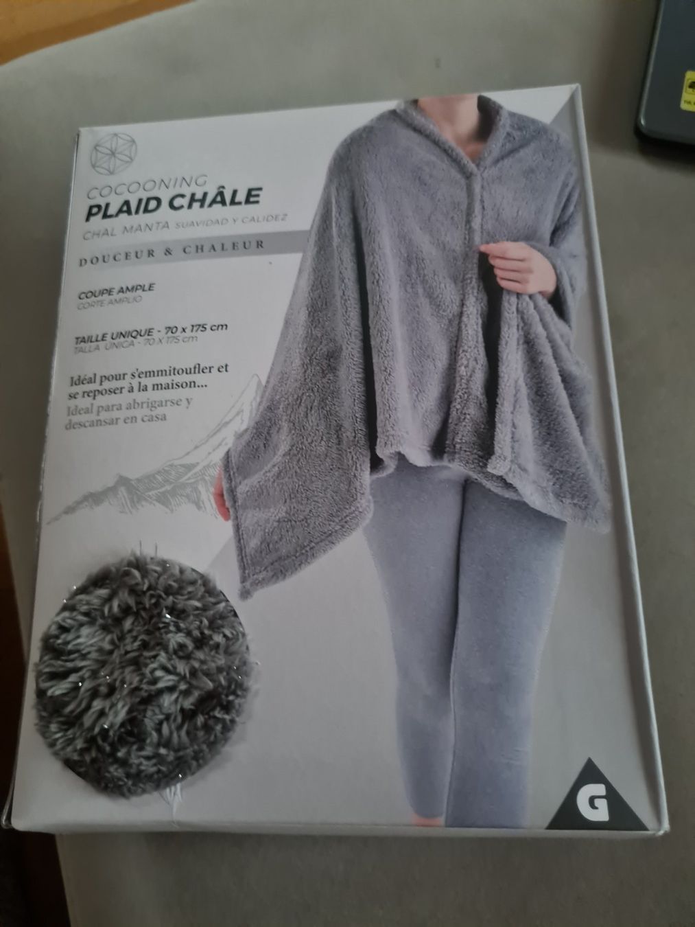 Boleros: Kuscheliger Poncho mit glitzereffekt neu – Gebraucht aus Ferden von jemyce