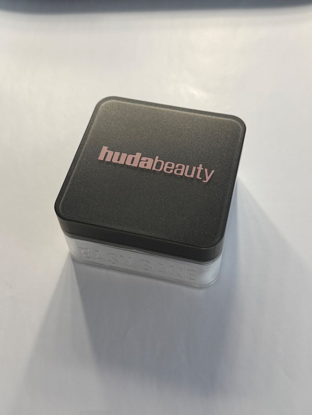 Huda Beauty Make-up: Huda Beauty Powder – Neu und originalverpackt aus Baar von xata