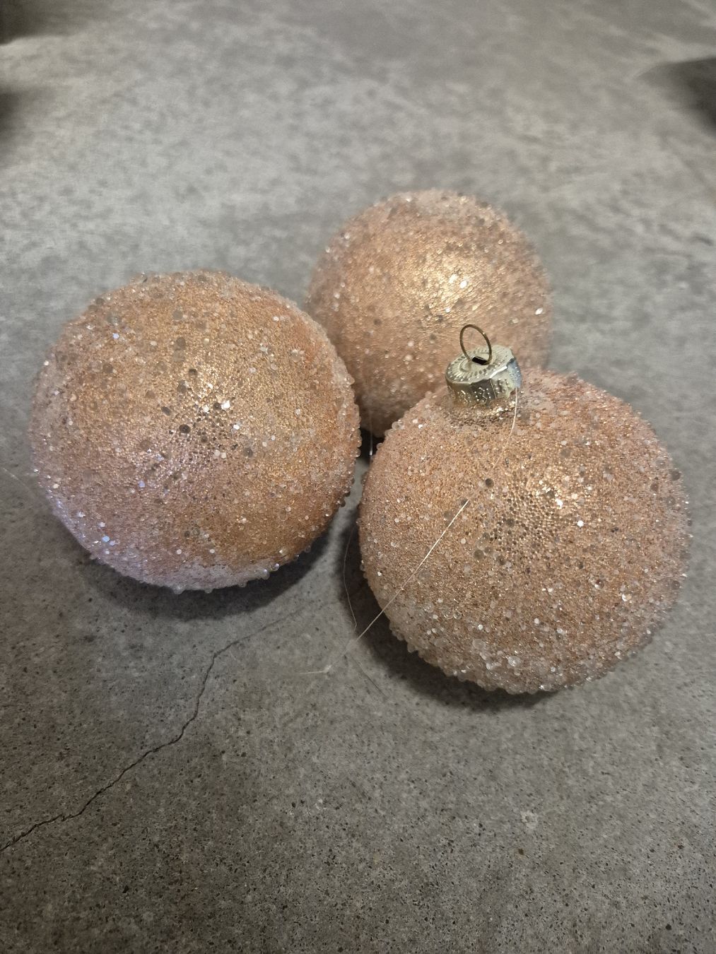 Alle Dekorationen: 3 Weihnachtsbaumkugeln, rosa-goldig – Neu (gemäss Beschreibung) aus Kollbrunn von mela_nie