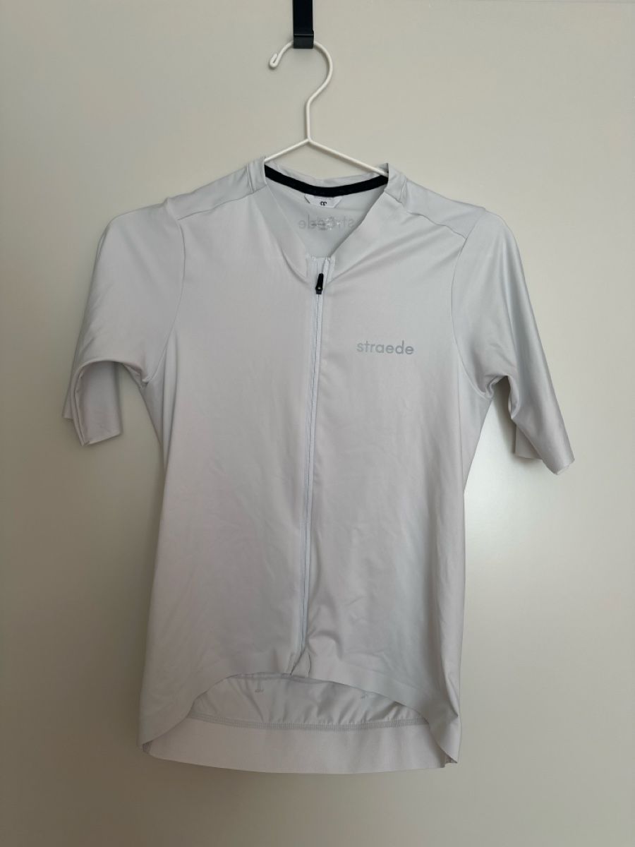 Leibchen & Hosen: Straede Jersey – Neu (gemäss Beschreibung) aus Luzern von LauraLynnMeier
