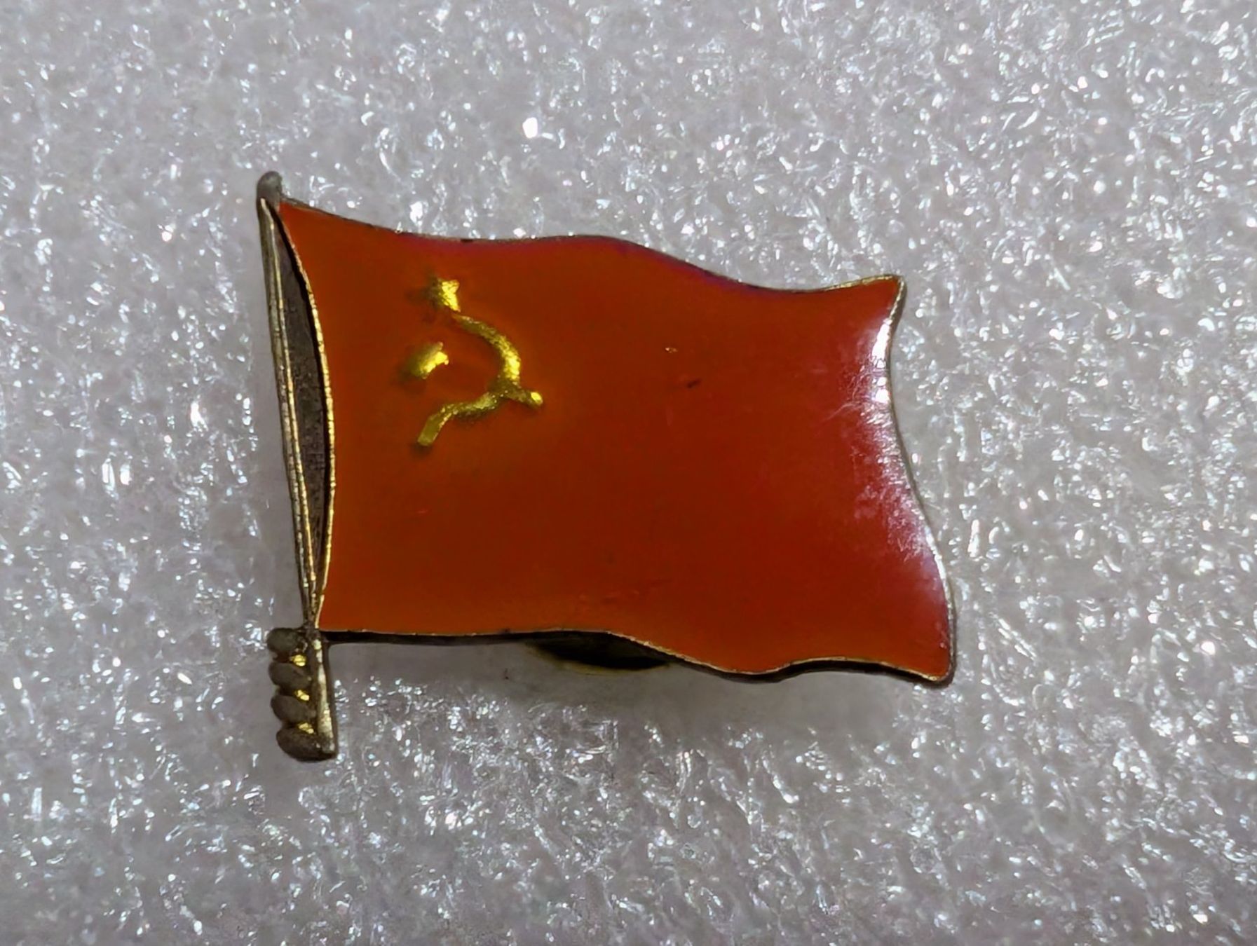 Plaketten & Abzeichen: Ansteckpin 253: Flagge – Gebraucht aus Oppligen von Pin-Fall-Shop