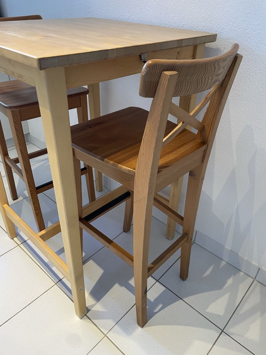 Ikea Set di tavolo e panche: Stehtisch mit 2 Barhocker IKEA – Usato da Zollikerberg venduto da ale_njx2 3
